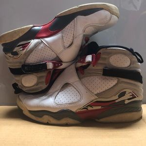 Jordan 8s buggs bunny size 9 has wear and tear
